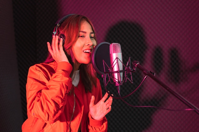 Expanding Your Vocal Range: 5 Keys To Reach Your Goal Safely